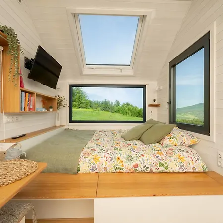 Aurora Green Hill Podobin Exterior photo
